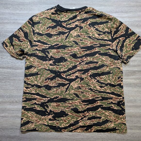 Lacoste Live Men's XXL Tiger Stripe Camo T Shirt Patch Green Brown Army Military - Picture 4 of 6